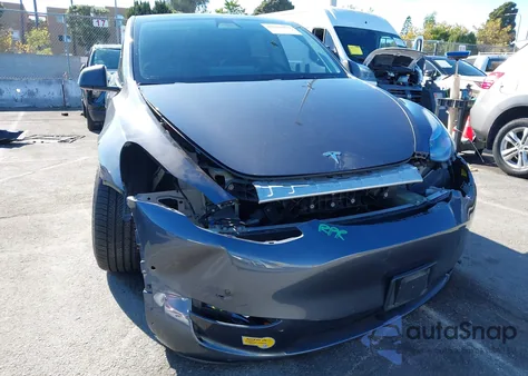2022 Tesla Model Y Performance Dual Motor All-Wheel Drive z USA, uszkodzony, nr VIN 7SAYGDEF6NF337139